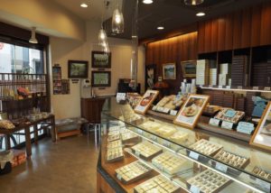 越後屋菓子店（店内)